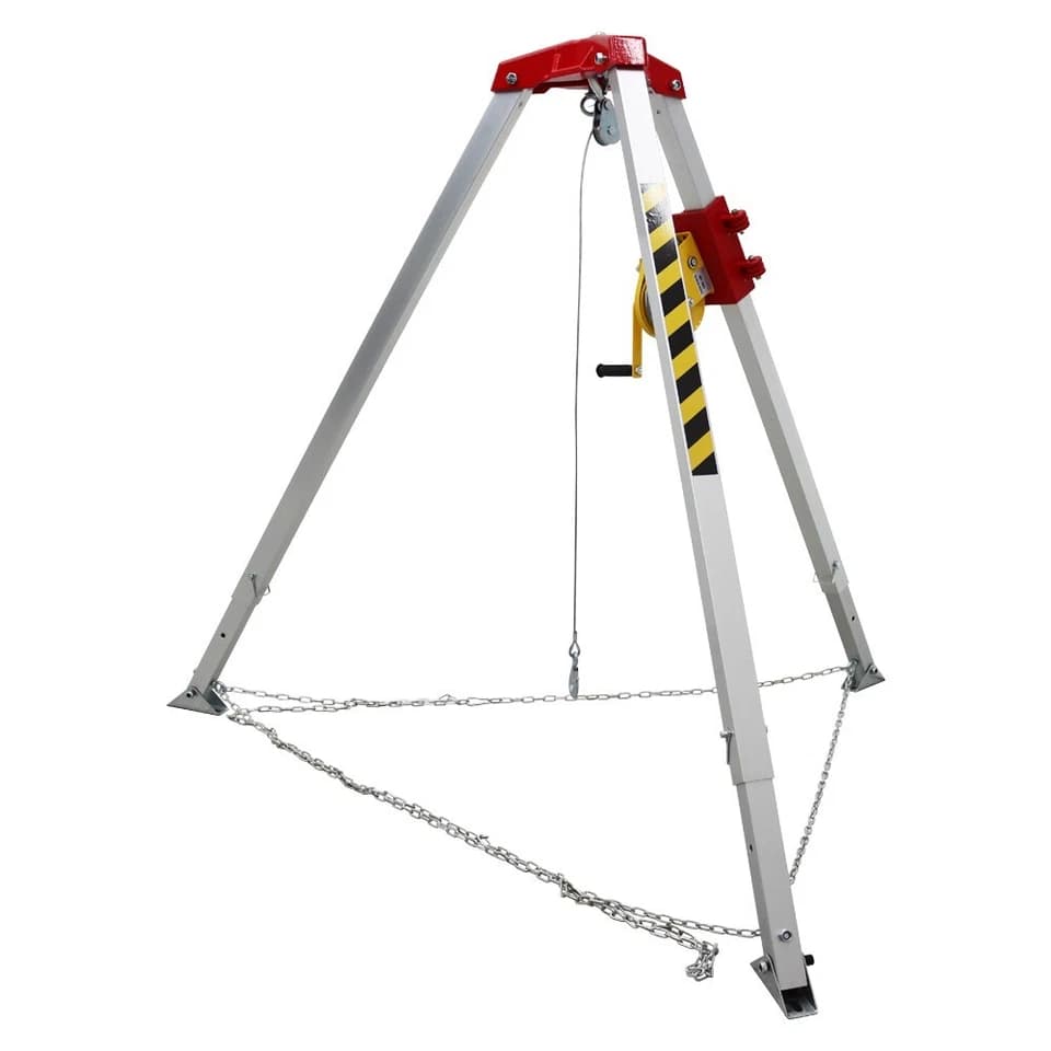 Side view of the tripod with lowered cable hook and leg chains
